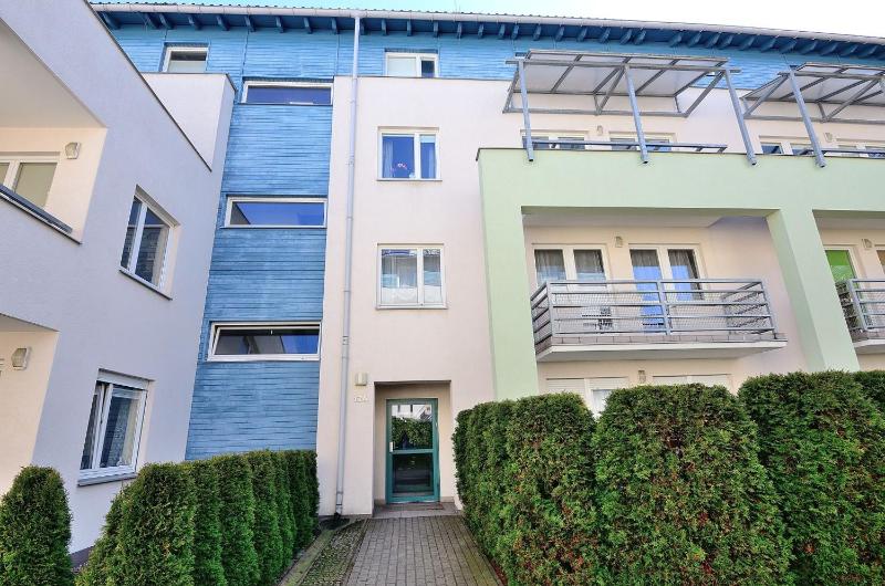 Victus Atmospheric Apartment with Parking and Balcony by Noclegi Renters - image 2