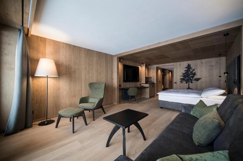 Double Room with Mountain View image 1