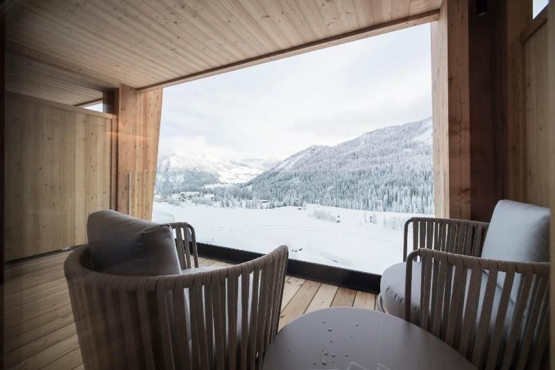 Double Room with Mountain View image 3