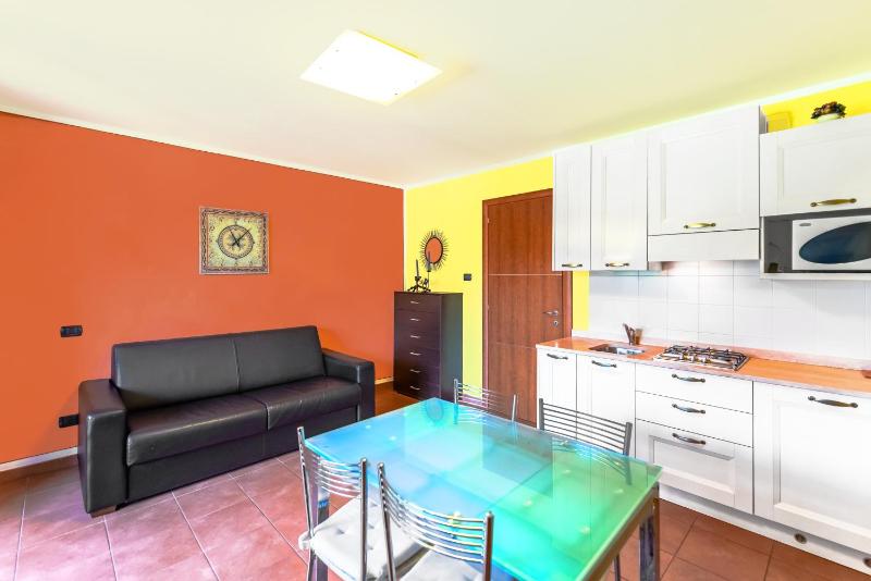 Studio Apartment image 3