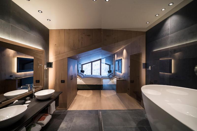 Two-Bedroom Suite image 3