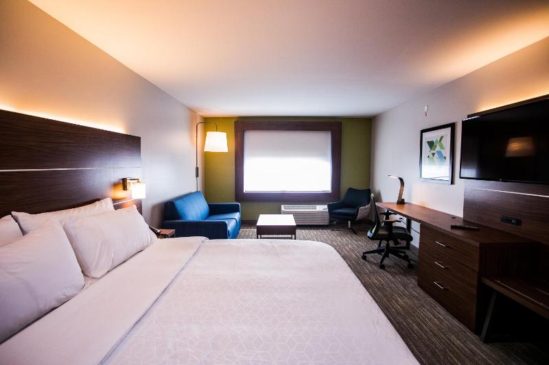 Suite with Two Queen Beds image 2