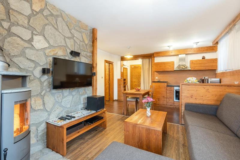 One-bedroom Apartment in Residence Building image 3
