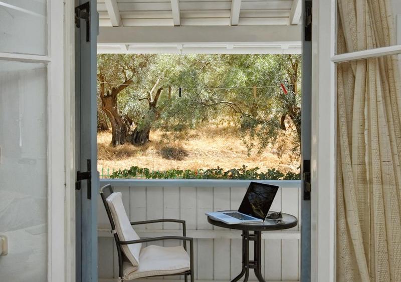 Triple Room with Balcony image 3