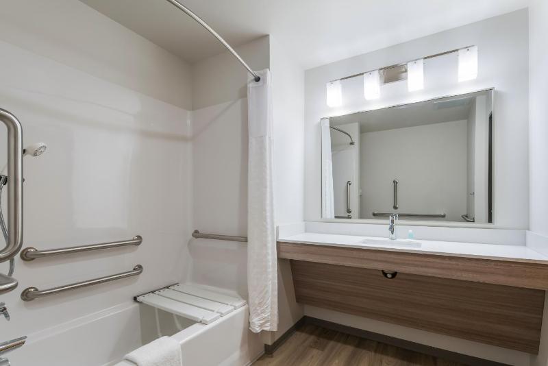 King Room with Tub - Disability Access/Non-Smoking image 2