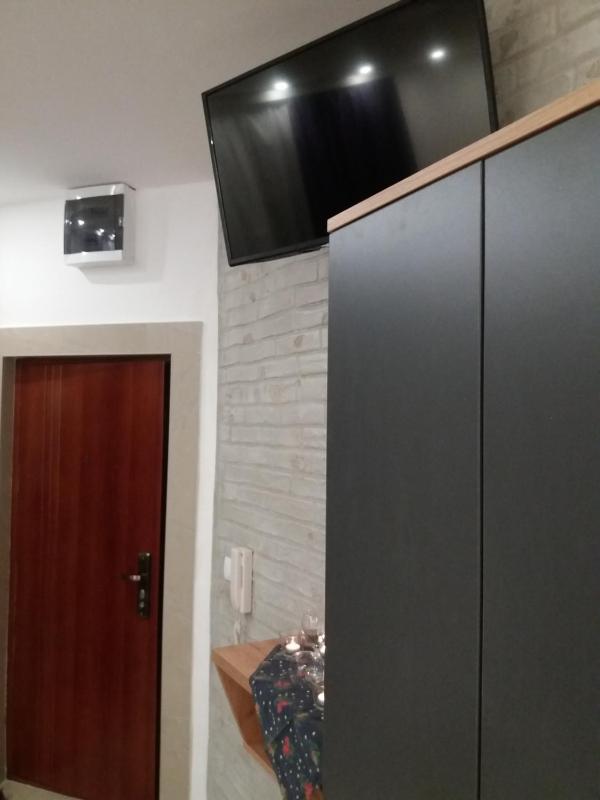 One-Bedroom Apartment image 3