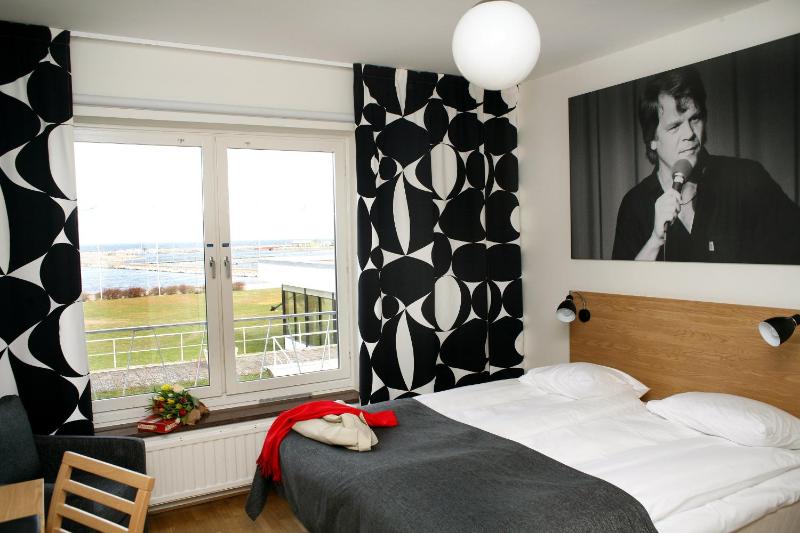 Standard Double Room with Sea View image 3