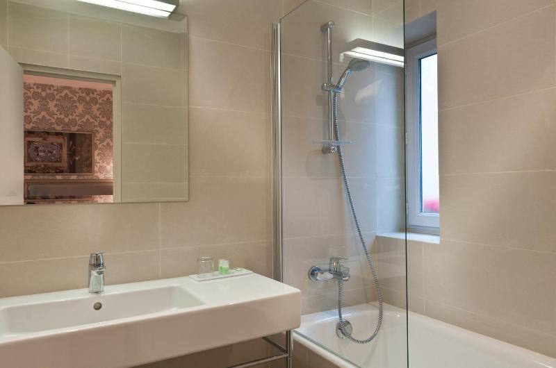 Deluxe Double Room with Terrace image 1