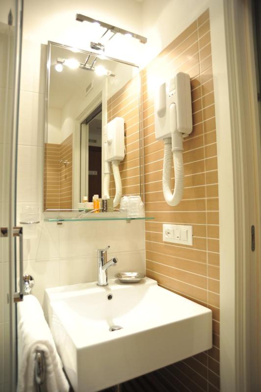 Standard Double or Twin Room image 4