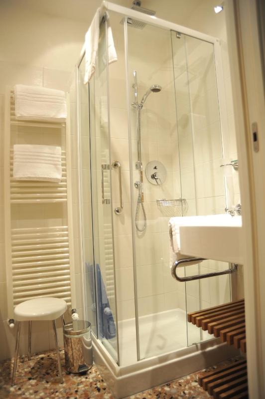Standard Double or Twin Room image 3