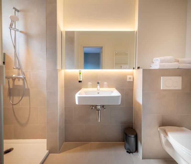 Small Double Room image 2