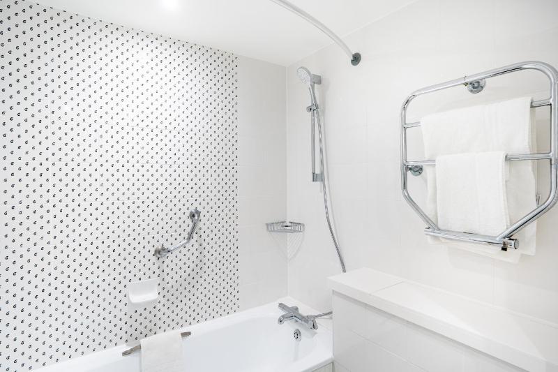 Standard Room image 4