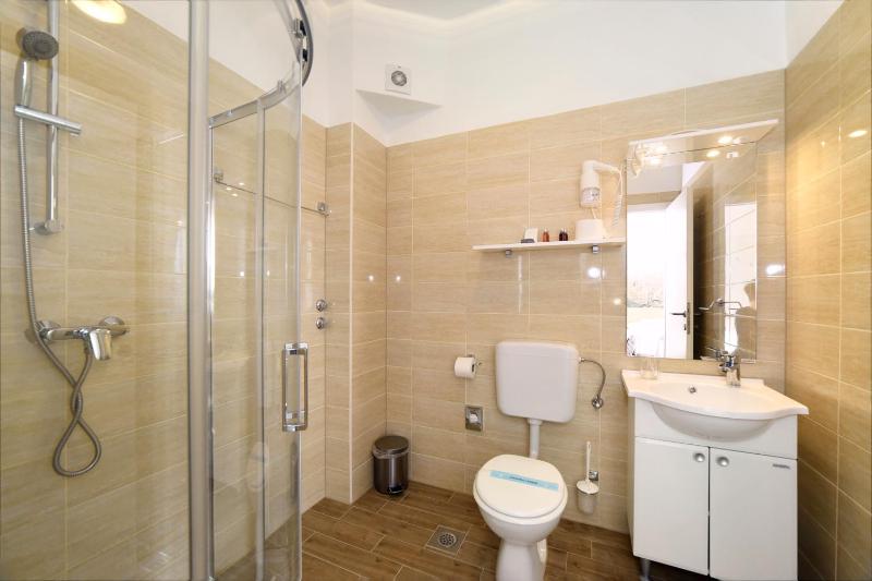 Triple Room image 2