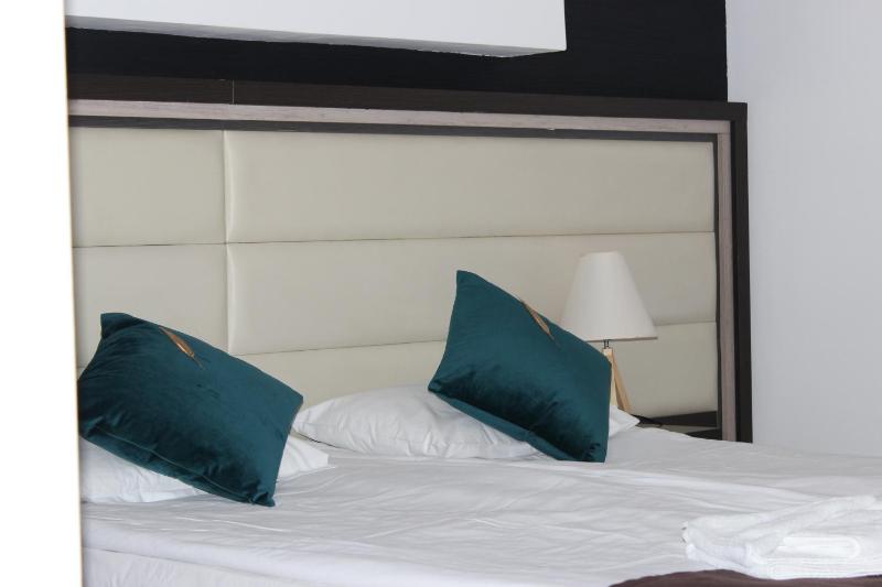 Deluxe Double or Twin Room with City View image 3