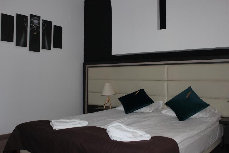 Deluxe Double or Twin Room with City View image 1
