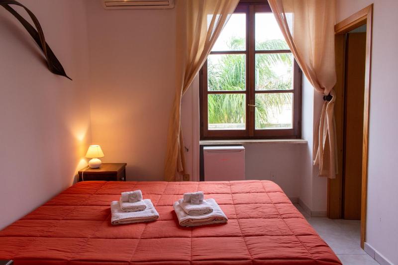 Standard Double Room image 3