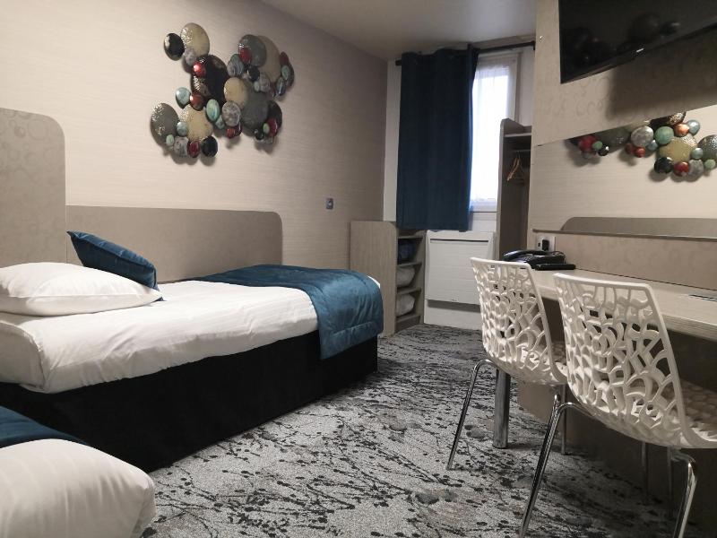 Twin Room (2 Adults) image 1