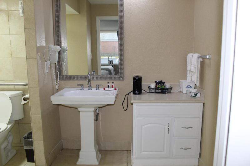 King Room with Roll-In Shower - Disability Access