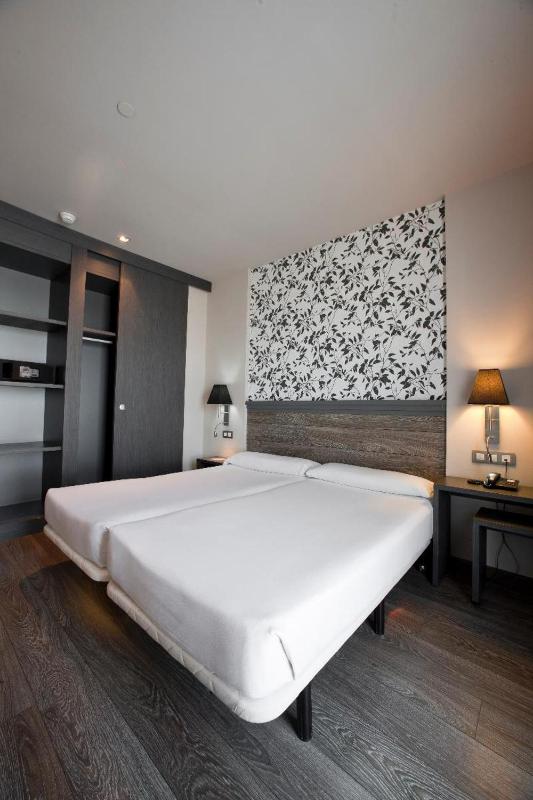 Room #1222722 image 2