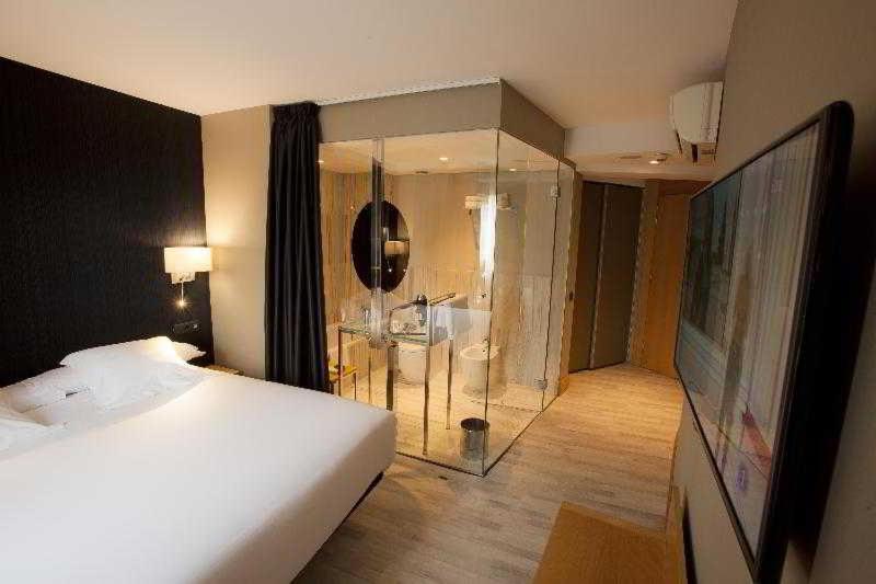 Room #9081966 image 1