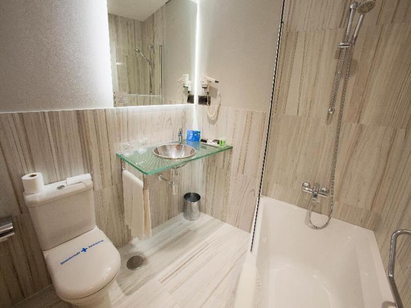 Room #9081966 image 3