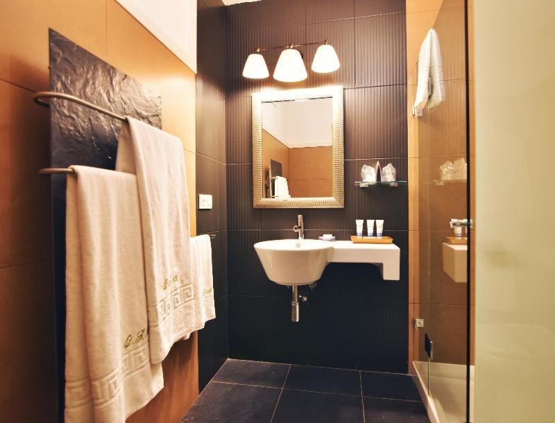 Room #9702610 image 2