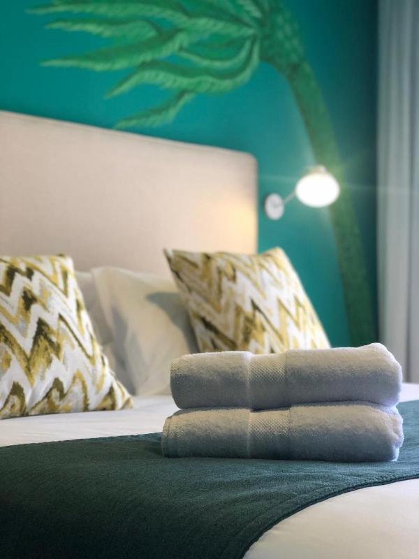 Small Double Room image 2