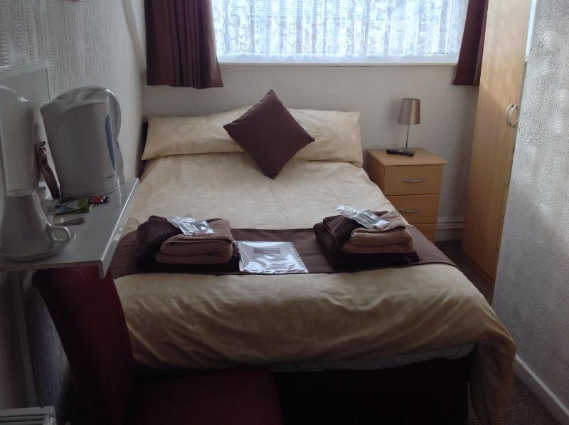 Small Double Room image 2