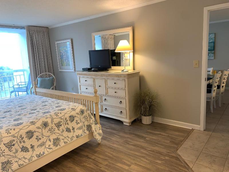 SOUTH HAMPTON 305 3BR 3BA OCEANVIEW Condo - image 3