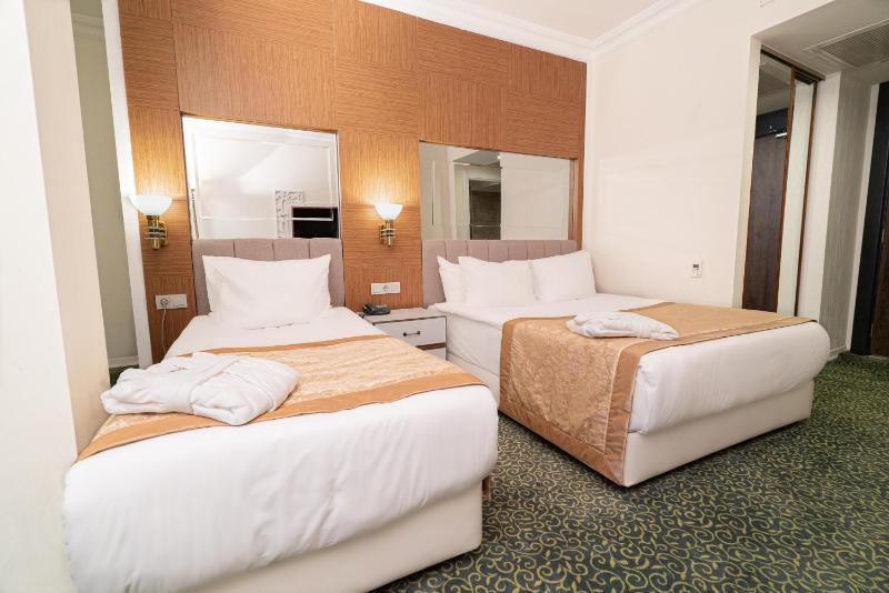 Deluxe Double Room image 2