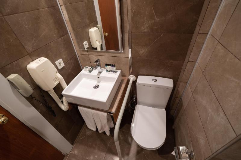 Double Room - Disability Access image 4