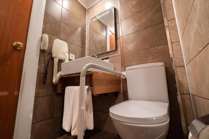 Double Room - Disability Access image 3