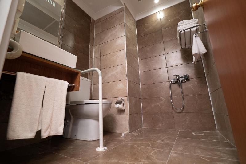 Double Room - Disability Access image 2