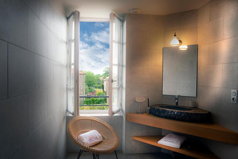 Large Double Room image 3