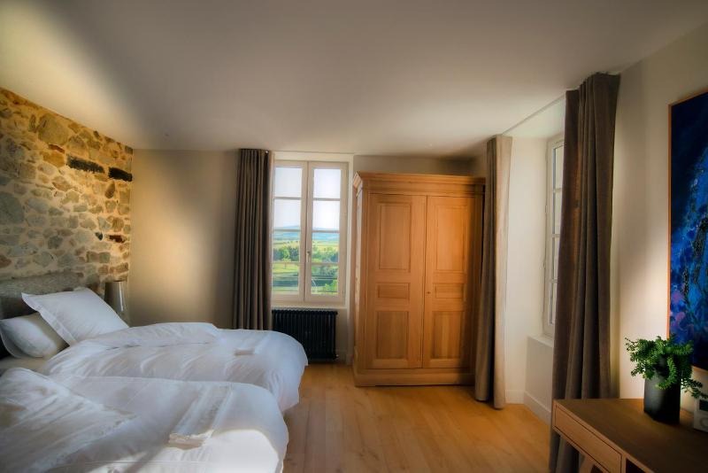 Large Double Room image 2