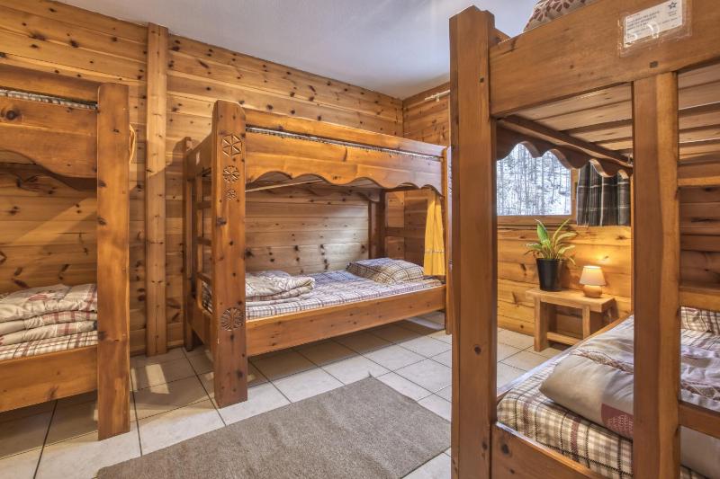 single bed in dormitory image 3