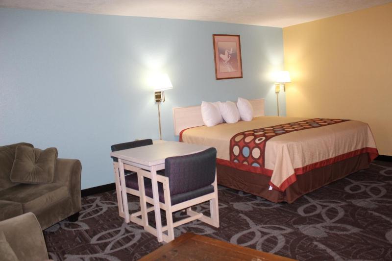 King Suite - Non-Smoking image 1