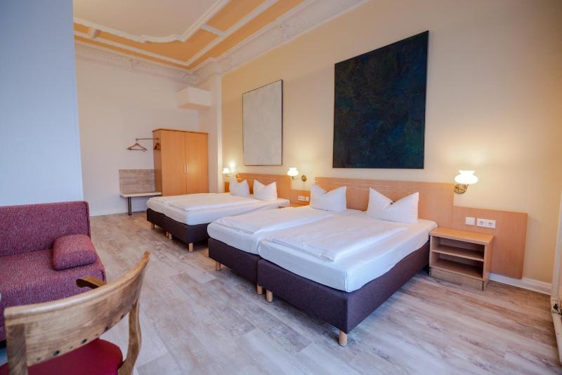 Quadruple Room image 2