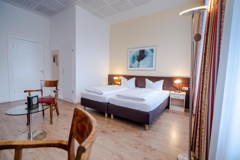 Deluxe Double Room image 3