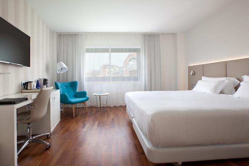 Family Connecting Room with Extra Bed (3 Adults + 2 Children) image 3