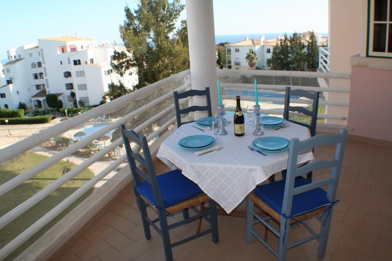 One-Bedroom Apartment image 2