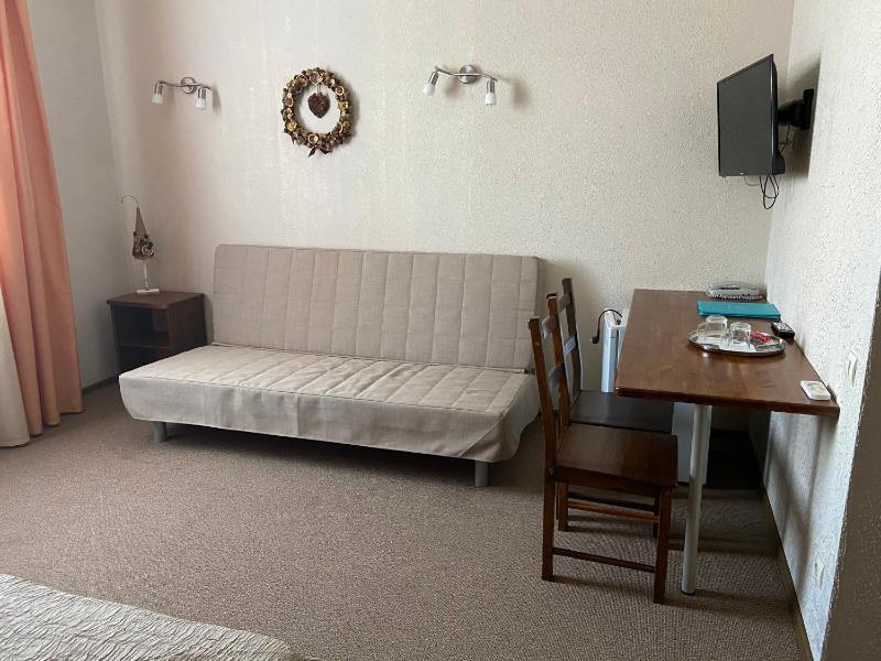Twin Room image 3
