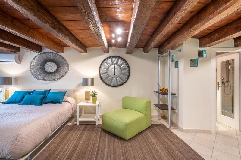 One-Bedroom Apartment image 2