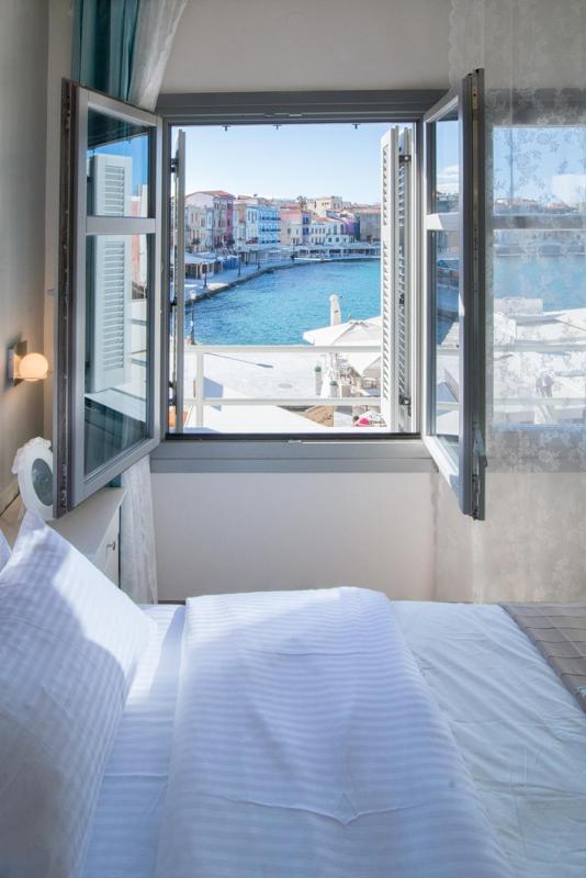 Deluxe Junior Suite with Sea View image 3
