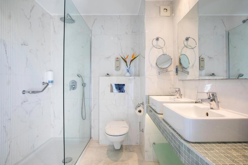 Comfort Double or Twin Room with garden view image 3