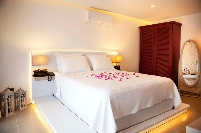 Deluxe Double Room with Balcony image 1