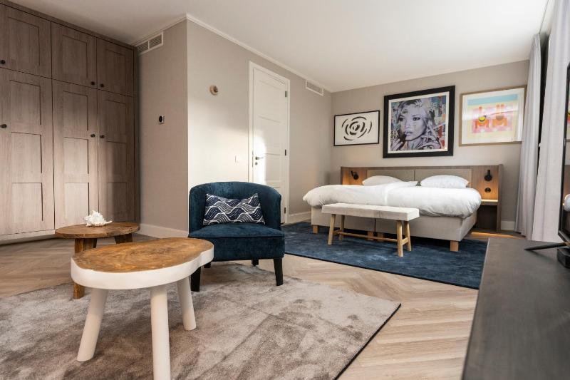 Suite - dog free room  image 2