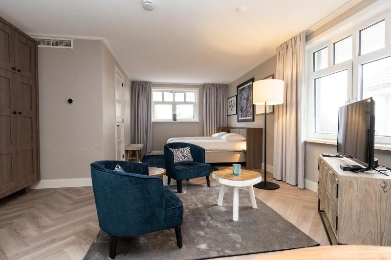 Suite - dog free room  image 4