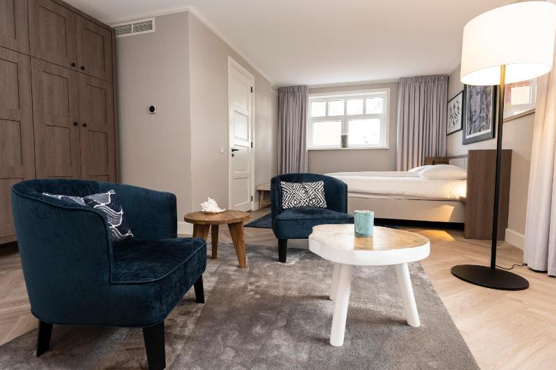 Suite - dog free room  image 3