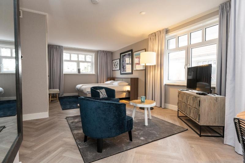 Suite - dog free room  image 1